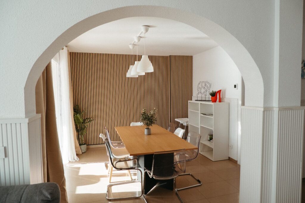 Arco de paso hacia el comedor