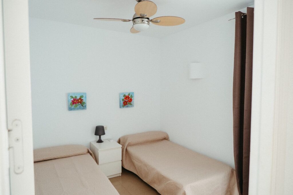 Dormitorio con dos camas de 90 cm